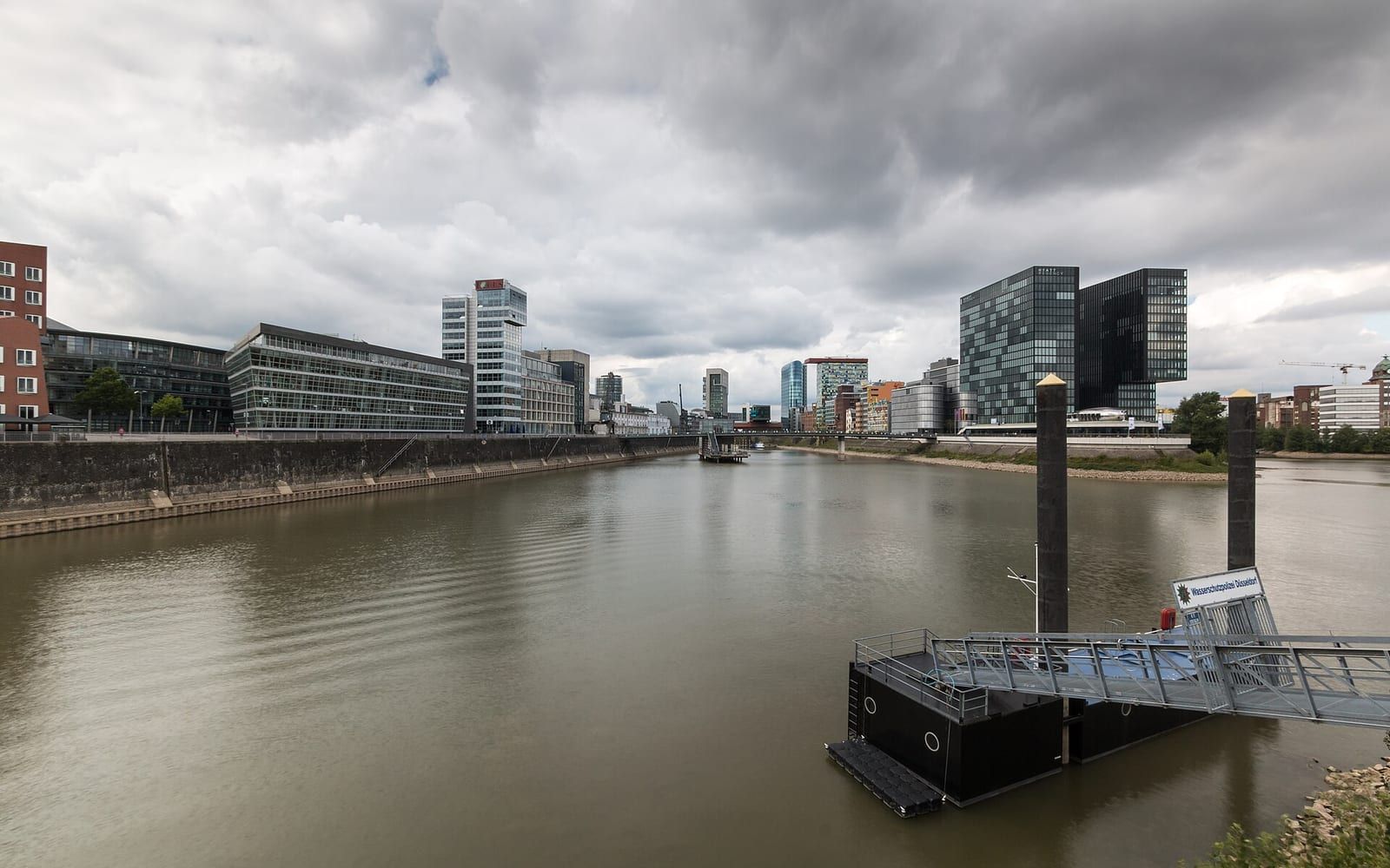 Medienhafen & Rheinturm in Düsseldorf – Velaro Systems, Agentur für Webdesign & SEO in Düsseldorf, im Bild der Medienhafen