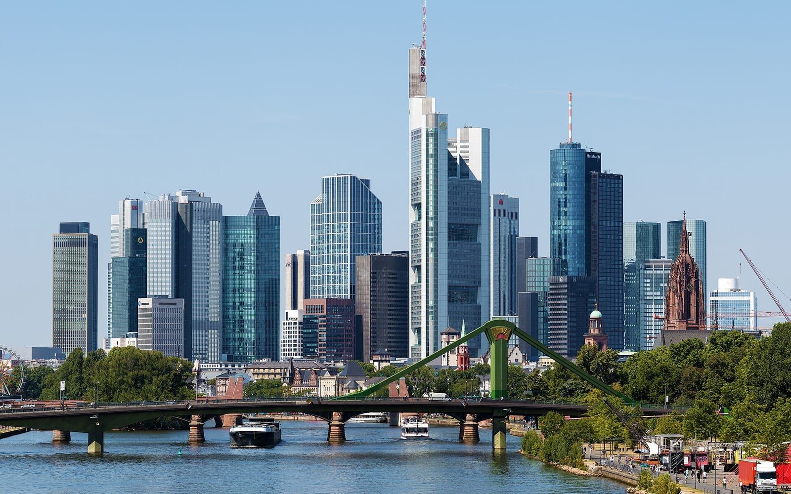Skyline Frankfurt in Frankfurt – Velaro Systems, Agentur für Webdesign & SEO in Frankfurt, im Bild die Skyline des Bankenviertels