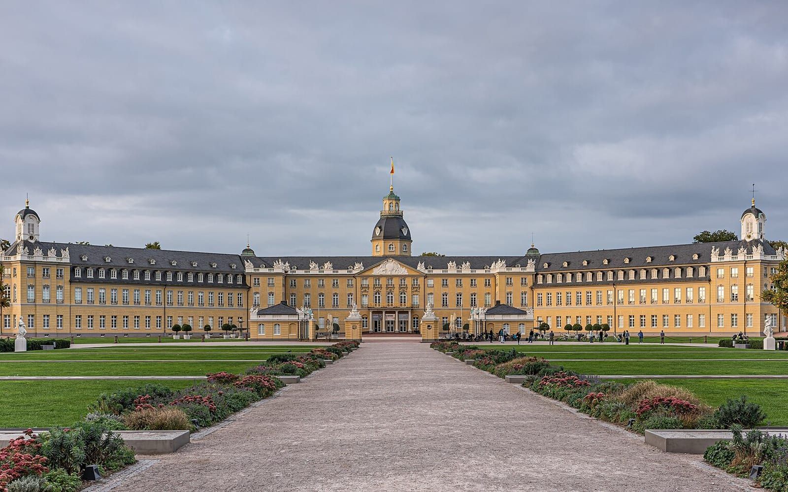 Karlsruher Schloss in Karlsruhe – Velaro Systems, Agentur für Webdesign & SEO in Karlsruhe, im Bild das Karlsruher Schloss