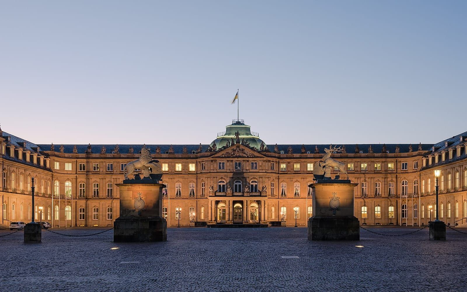 Neues Schloss / Schlossplatz in Stuttgart – Velaro Systems, Agentur für Webdesign & SEO in Stuttgart, im Bild das Neue Schloss am Schlossplatz